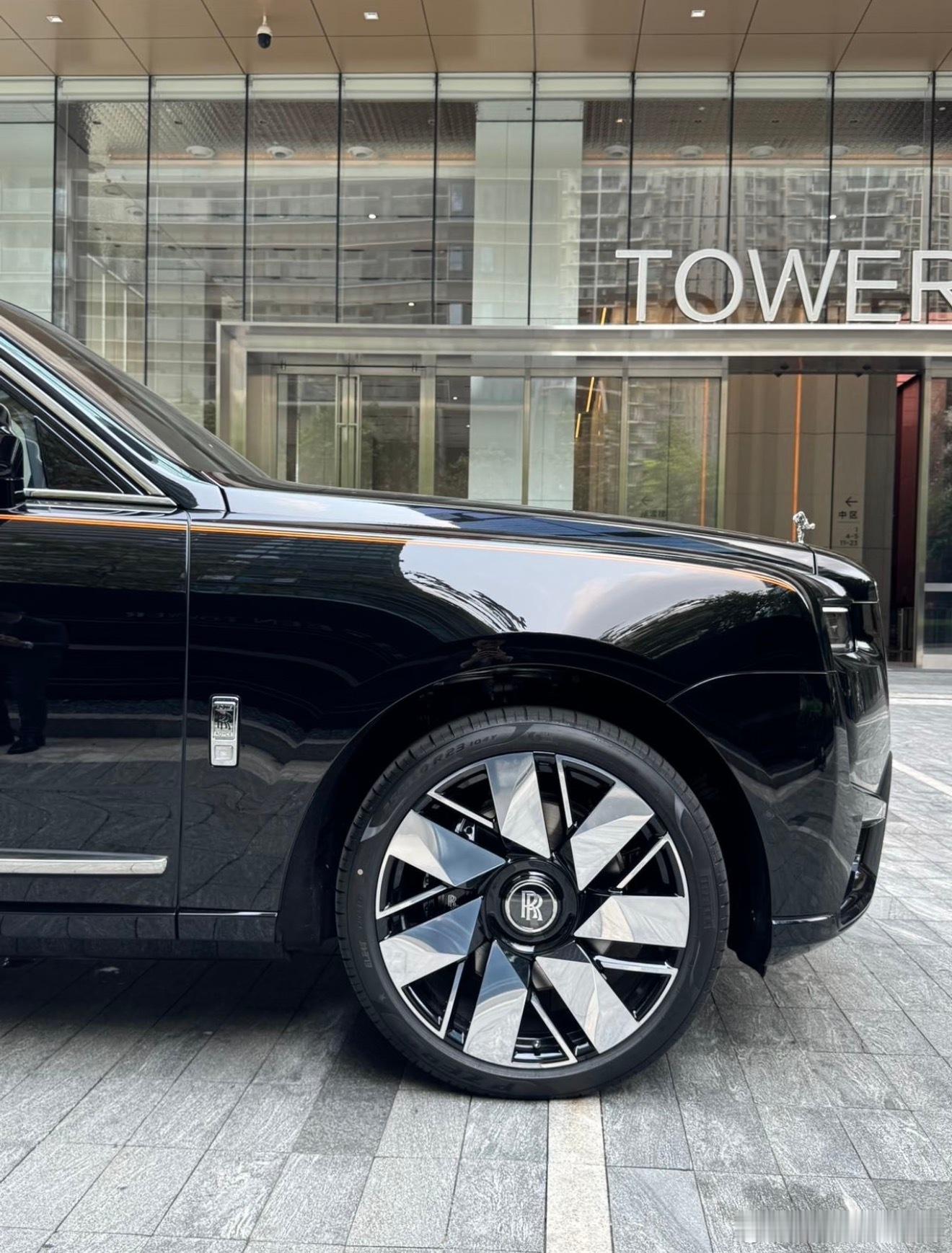 劳斯莱斯库里南… 今天晚上我是没中彩票，不知道你们中没中