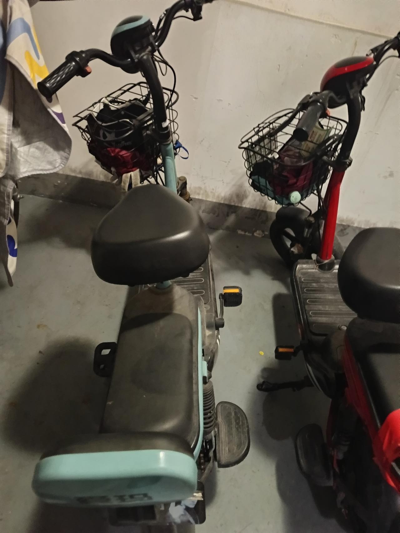 我这台蓝色小电驴，购于2021年4月，算起来已经骑了整整五年。
       原