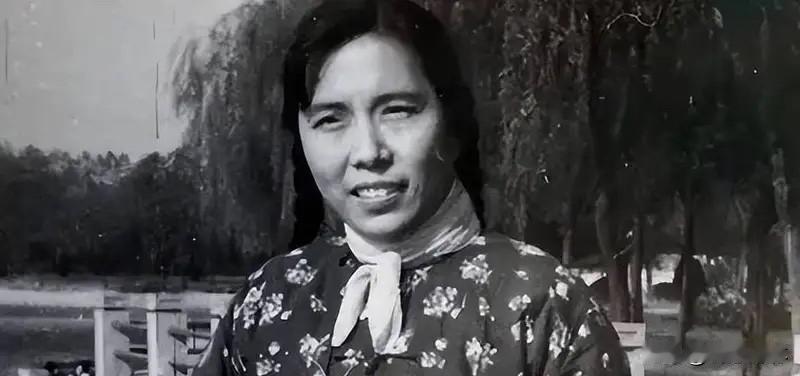 1954年，退伍老兵与妻子同床共枕52天后，民警突然敲开了段德显：“你这个妻子是