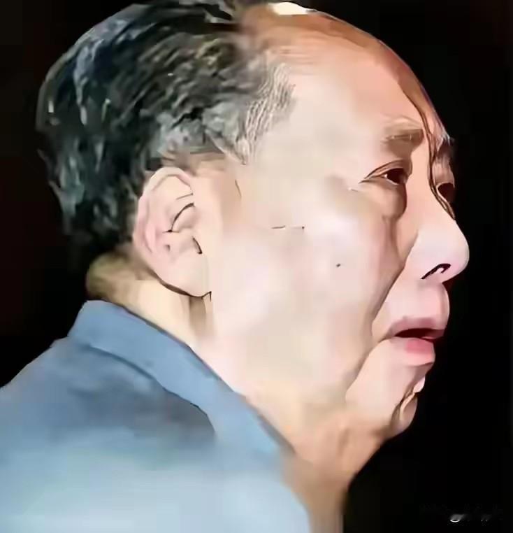 身为寻常百姓，望着主席晚年的照片，心底满是心疼。老人家这一生着实不易，半生戎马历