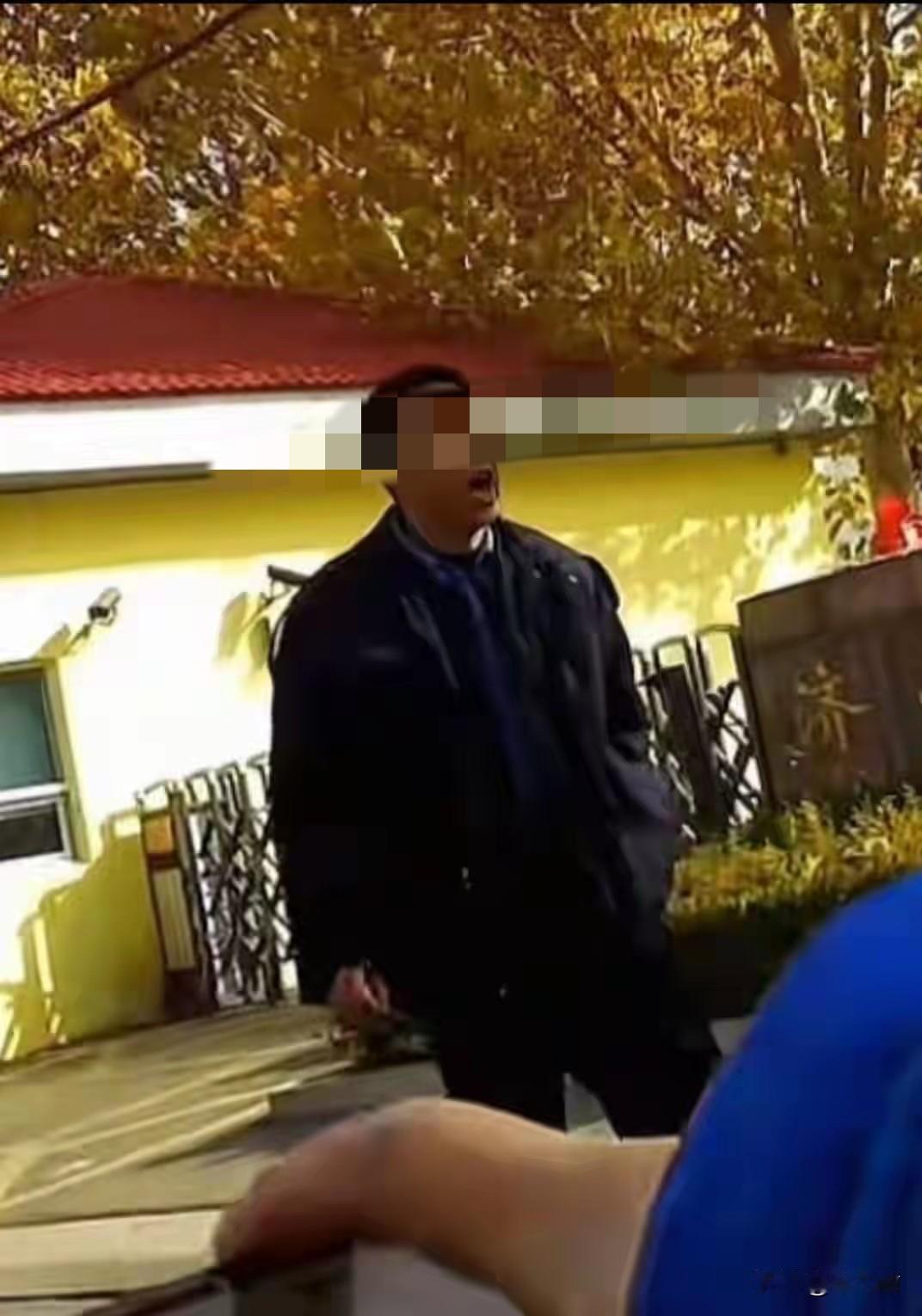 又是一起外卖员和顾客之间的矛盾，但此事依旧发酵了，事发的起因是在11月28日的中