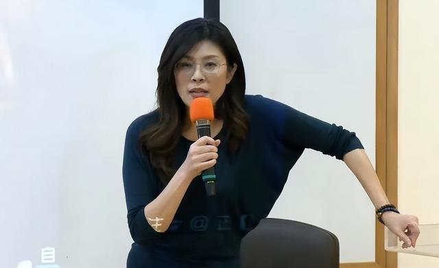 公开宣示“先北京后华府”，郑丽文不惧“抹红”，不介意被指控“亲中”，今天三句话让