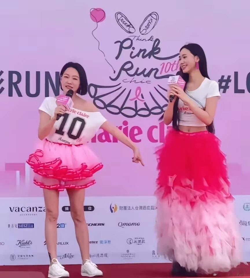 小s的二女儿真是高个子和好比例真的好会长，小s的高挑梦终于在女儿身上实现了，其实