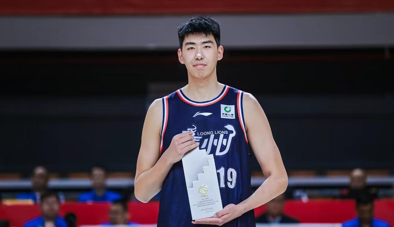 徐昕成当红炸子鸡，收到多支NBA球队试训邀约，被耽误其实还存在客观因素

徐昕这