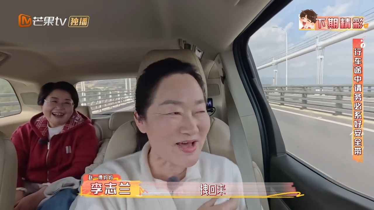 蒋敦豪唱歌好听找到原因了我家那小子原来好嗓子是遗传，蒋敦豪妈妈唱歌太稳，母子俩都