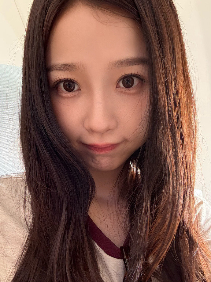 虞书欣的照片理不完 虞书欣理不完的团综照片 哈哈哈哈还有多少照片都放出来好吗 