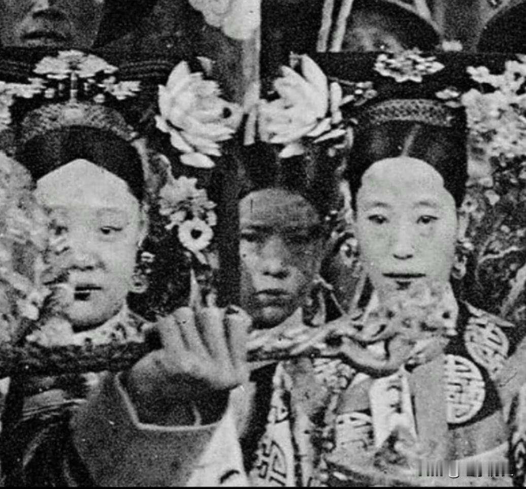 35岁的皇后与29岁的瑾妃，谁更漂亮呢？||

这组照片拍摄于光绪二十九年公元1