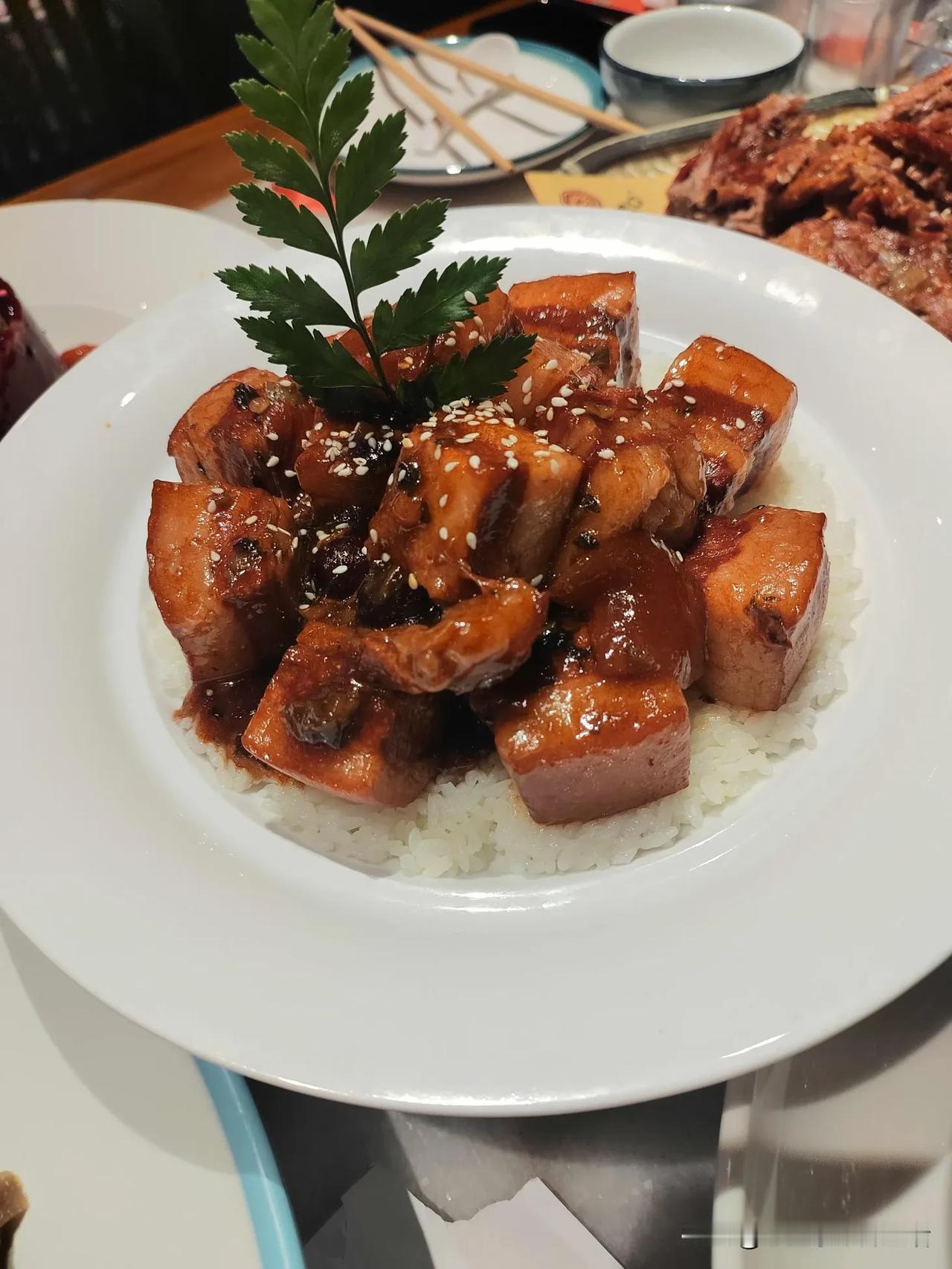 想吃不踩坑的天津名菜，就去宽记龙门口菜馆
八珍豆腐，枣香焖肉，入口即化真是一绝，