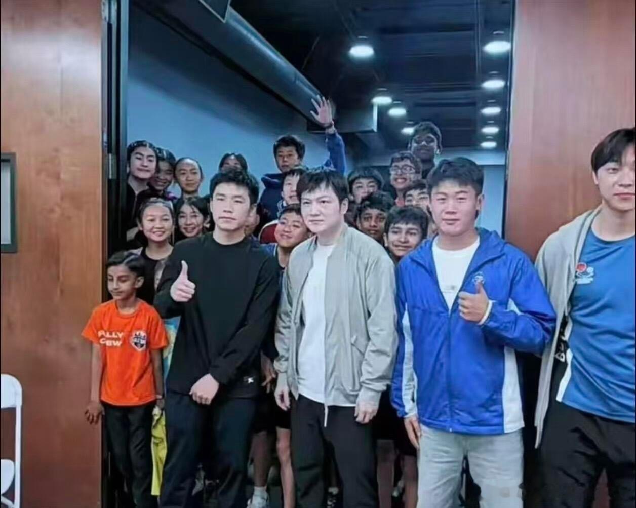 樊振东MLTT人气爆棚樊振东在哪里哪里就是焦点！乒乓球