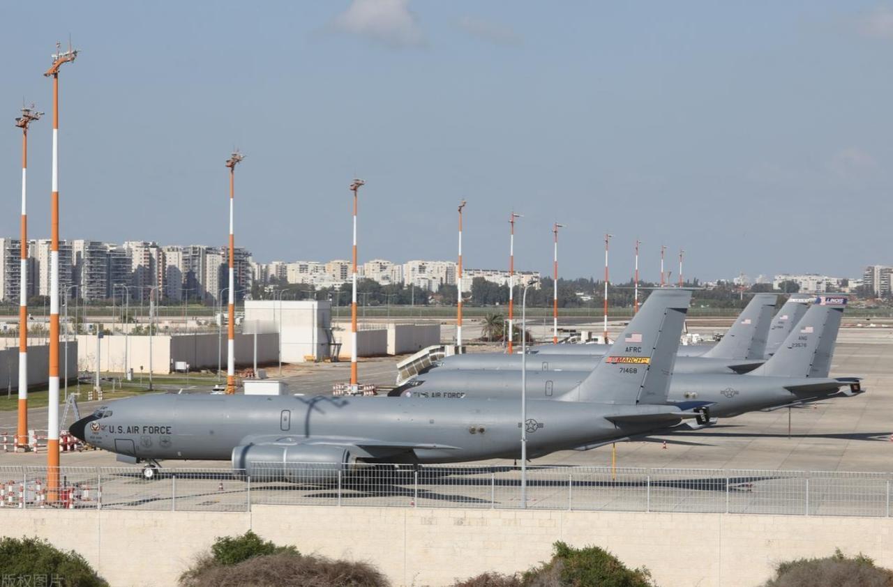 伊朗要提高警惕了！

4 月 12 日，据中东媒体透露，有两架美军加油机（KC-