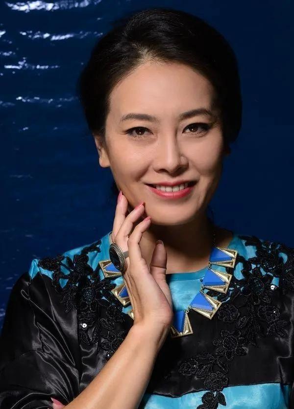 在娱乐圈里，总有一些感情故事让人扼腕叹息。假如八年相恋换来一句气话，会不会演变成