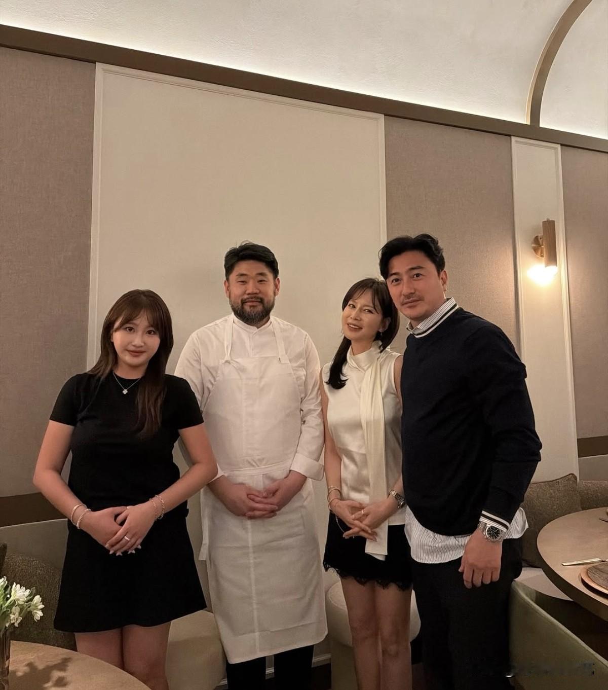 24日，前足球选手安贞焕的妻子李惠媛在Instagram上传了照片。照片中，李惠