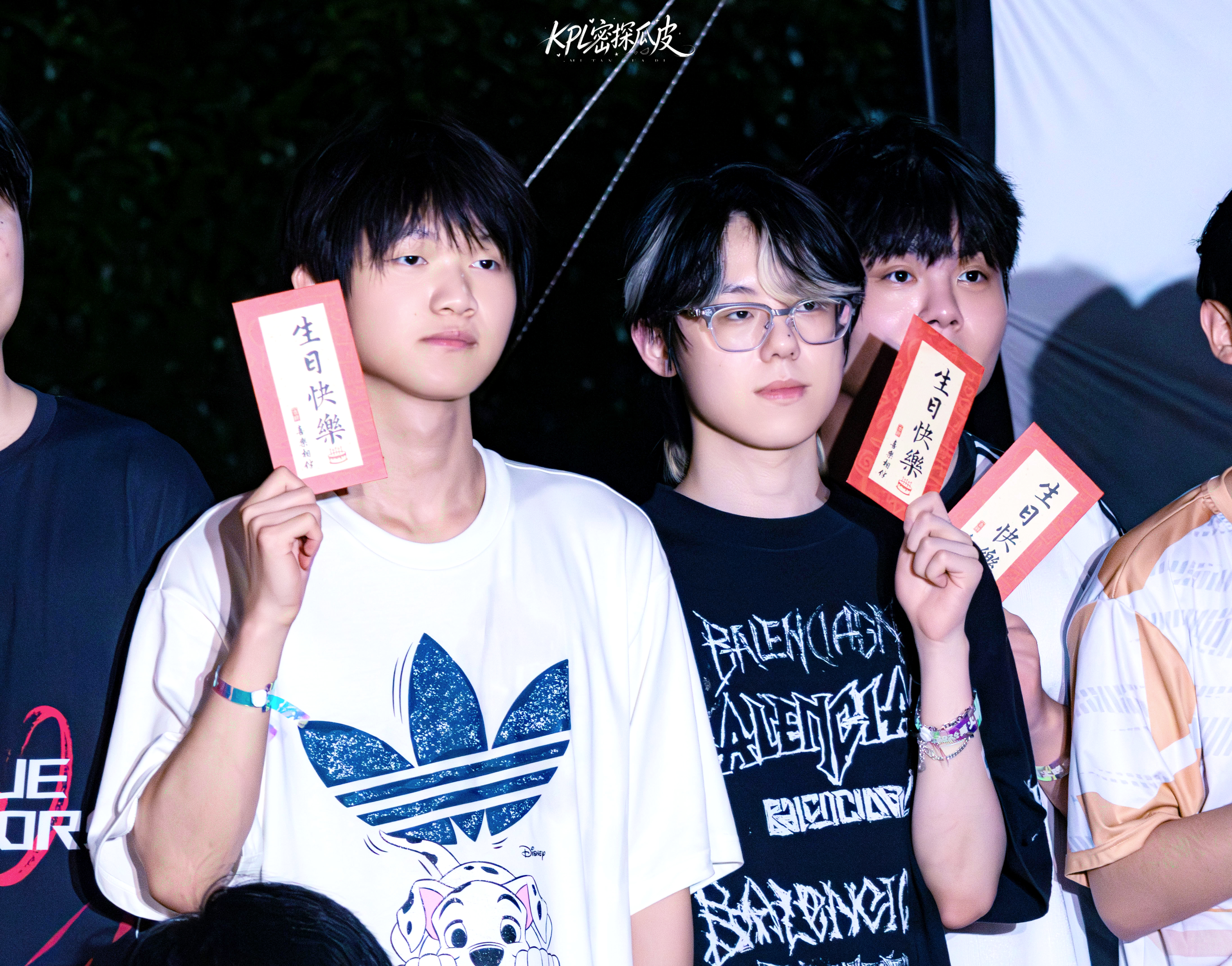 DRG战队花缘二十岁新征程两位6月生的小朋友都生日快乐～小小阳十九岁向阳而生