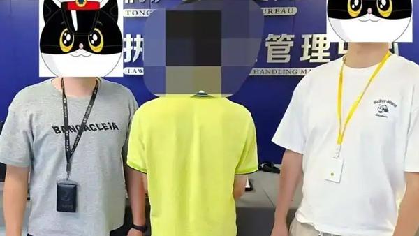 鹰潭3人靠游戏外挂赚黑心钱，服务器被搞崩损失超130万，如今全被抓了
 
江西鹰