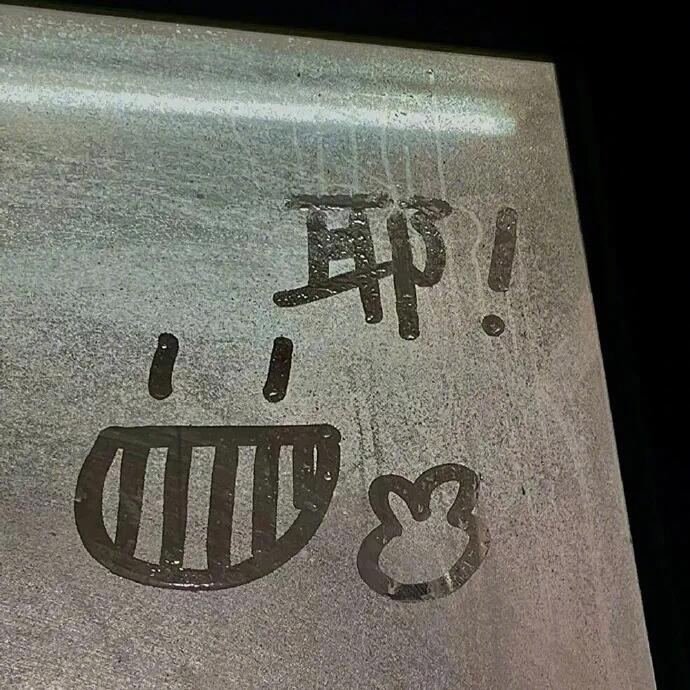 沉迷机械美学，痴迷未来科技。在烟火日常里，保持对速度与智能的向往。我的日常plo