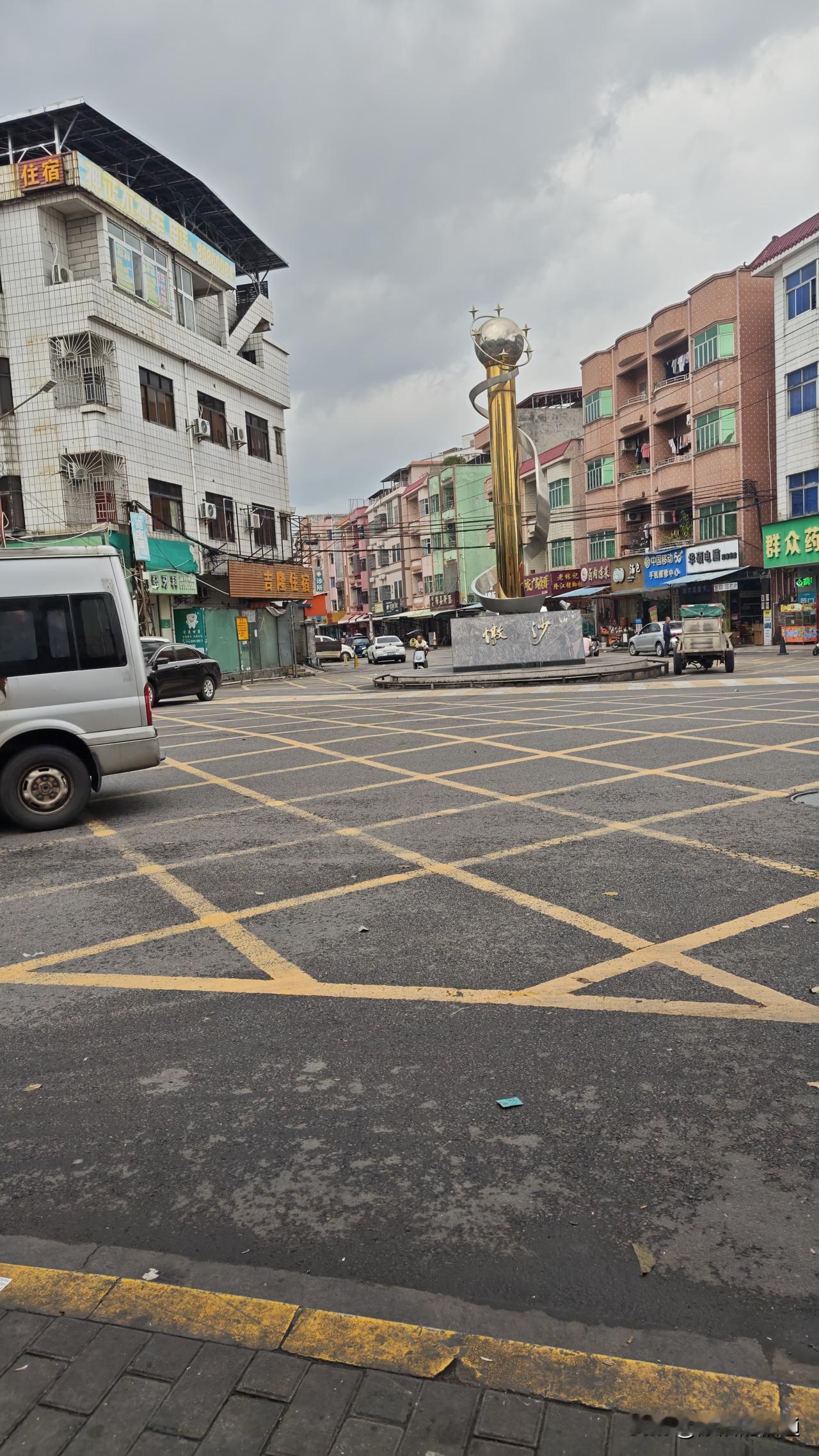 36岁的流浪老哥今天冒着大雨离开广州黄埔夏园，来到了东莞著名的马路日结基地，茶山