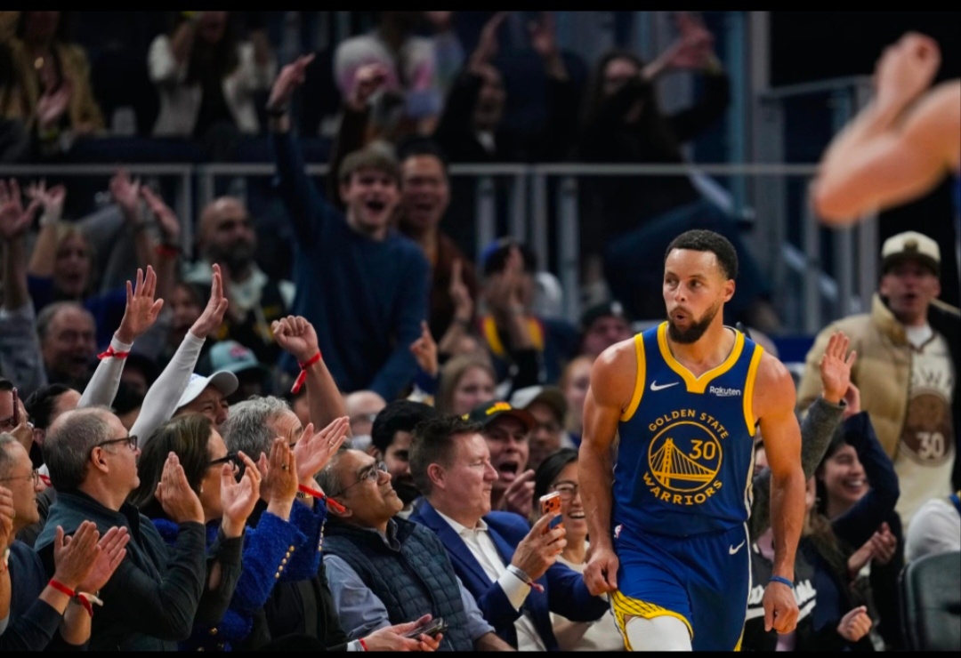 勇士119-97击败开拓者，库里出场25分钟，9投2中，其中三分球8投2中，拿到