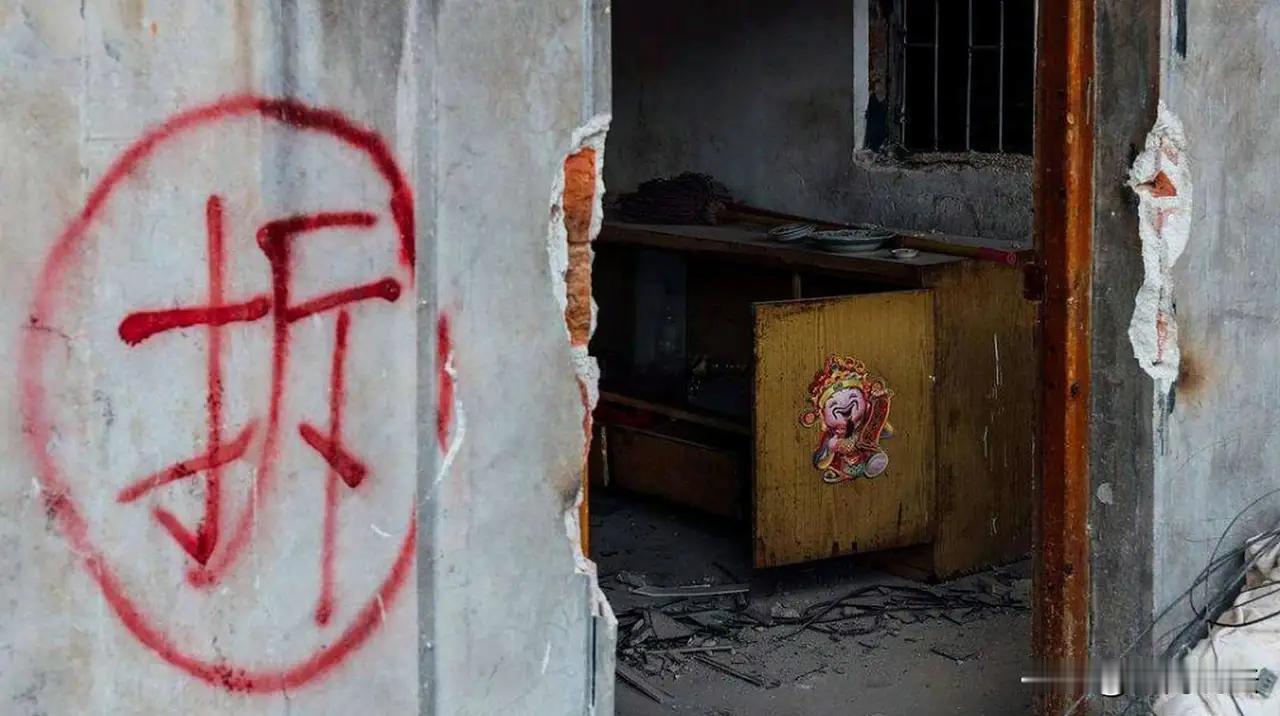 在这个案件中，男子20年前以1.2万元出售老房子，20年后因拆迁获得价值60万元