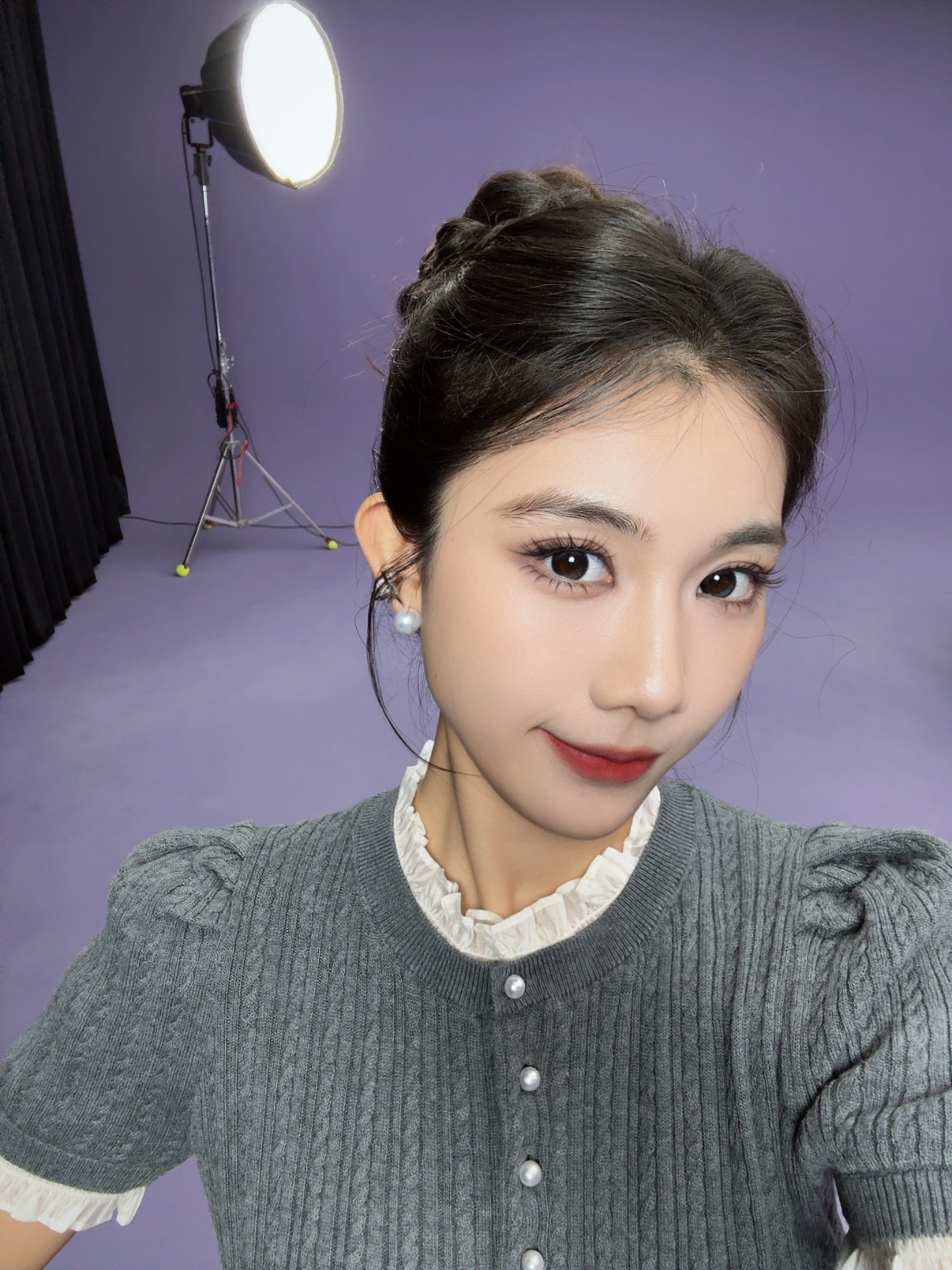 今天长这样！化妆老师给我盘的公主头👸感觉比我自己扎的可爱多了☺️卷妹的日常oo