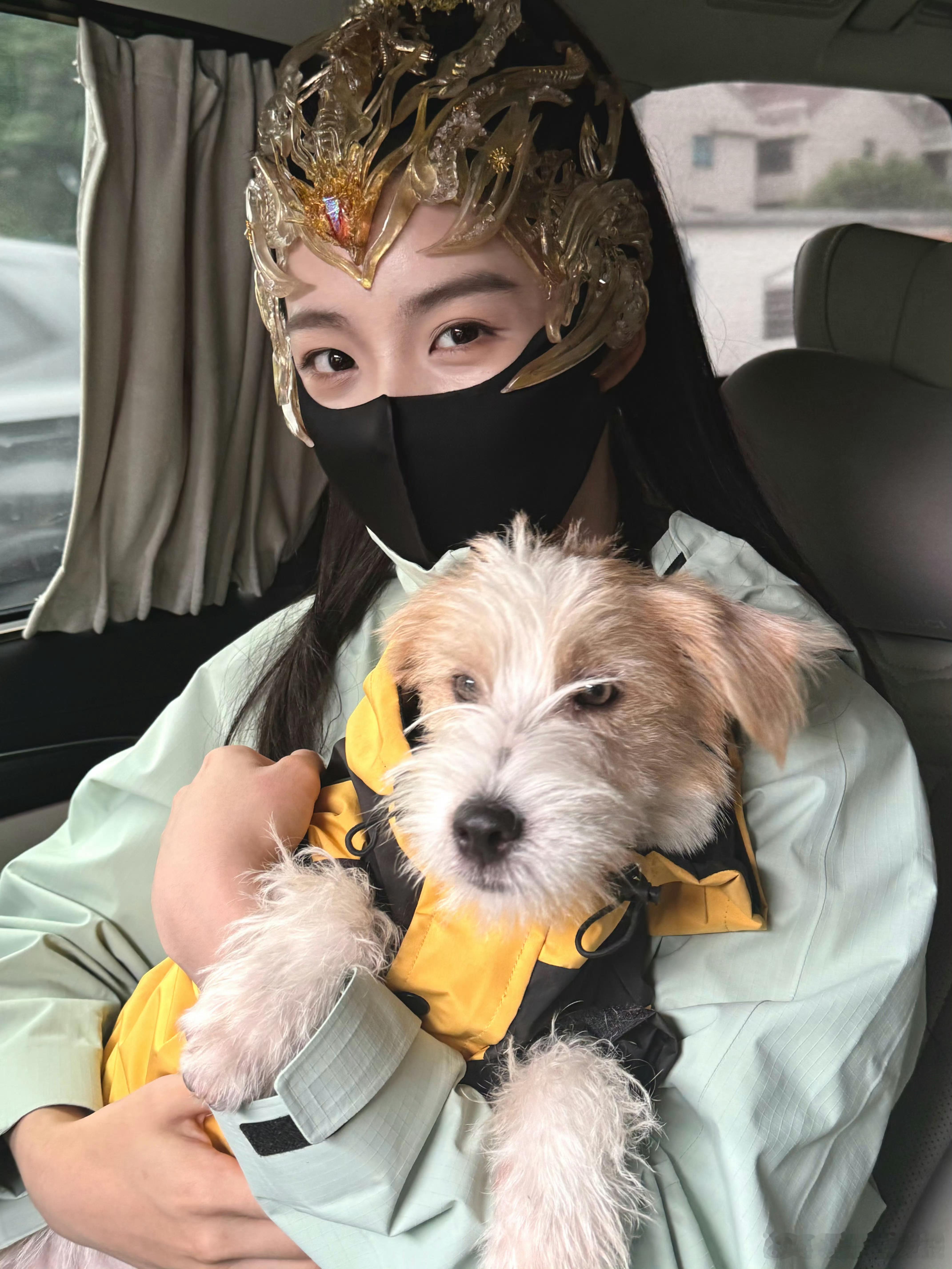 卢昱晓说小狗小猫是我的精神支柱当卢昱晓收到了我做的立体书 噜噜晓与毛孩子的故事太