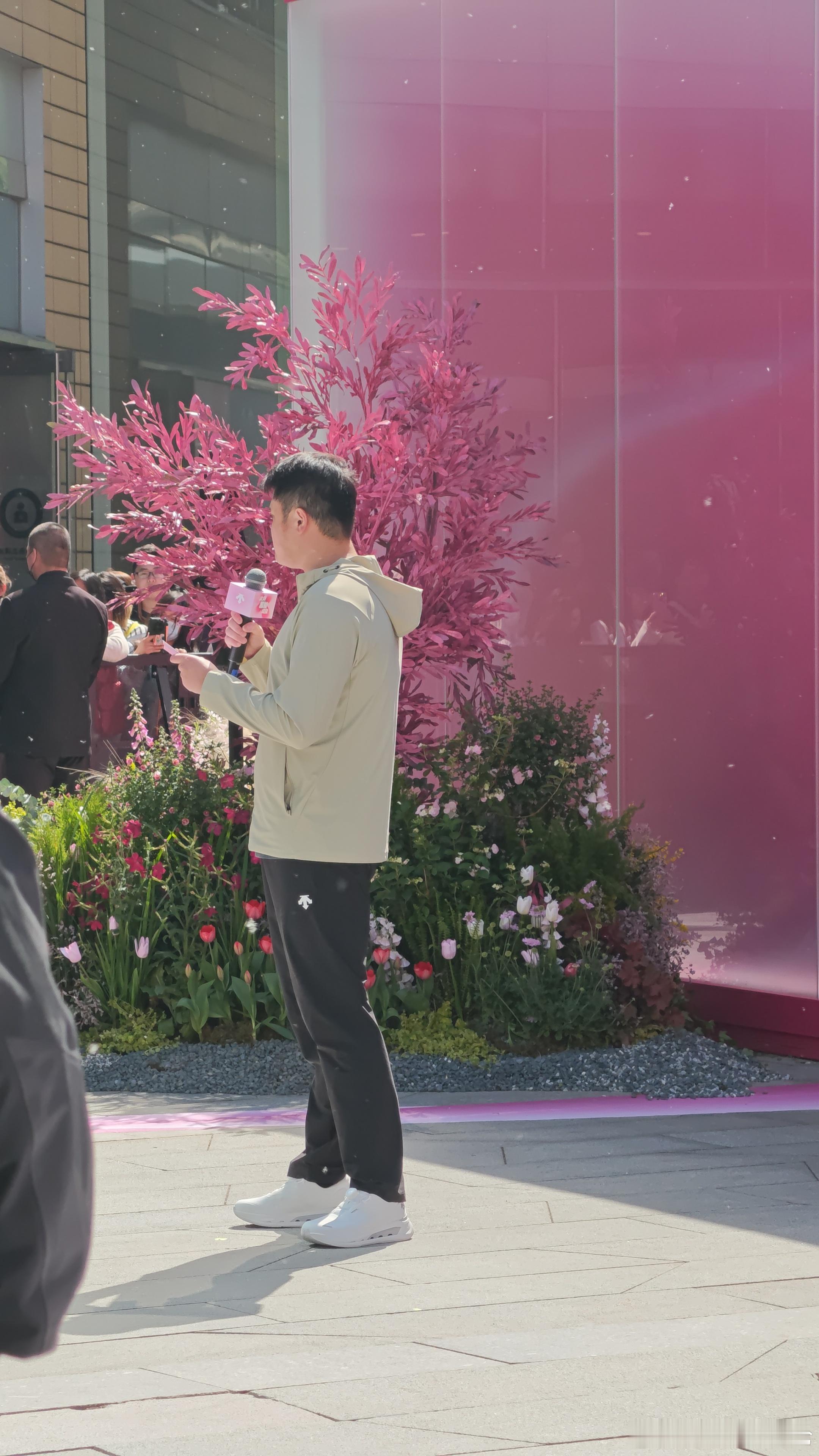 安踏创始人丁世忠之子丁少翔，现身迪桑特的活动。自安踏入主迪桑特中国之后，后者就由