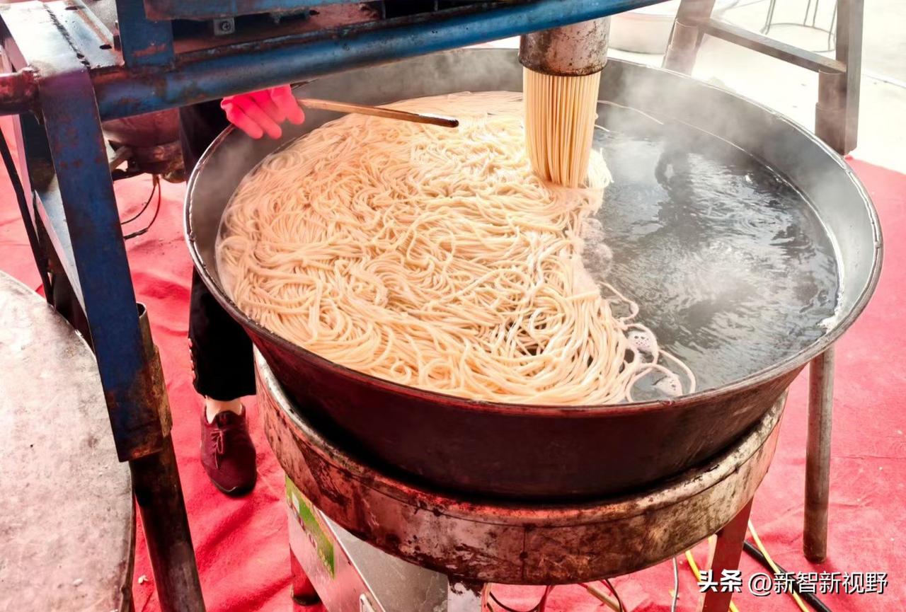 凤翔马村荞面饸饹与西凤酒美美哒实惠饸饹面馆 荞香一碗饸饹面 牛饸饹面 乡村饸饹面