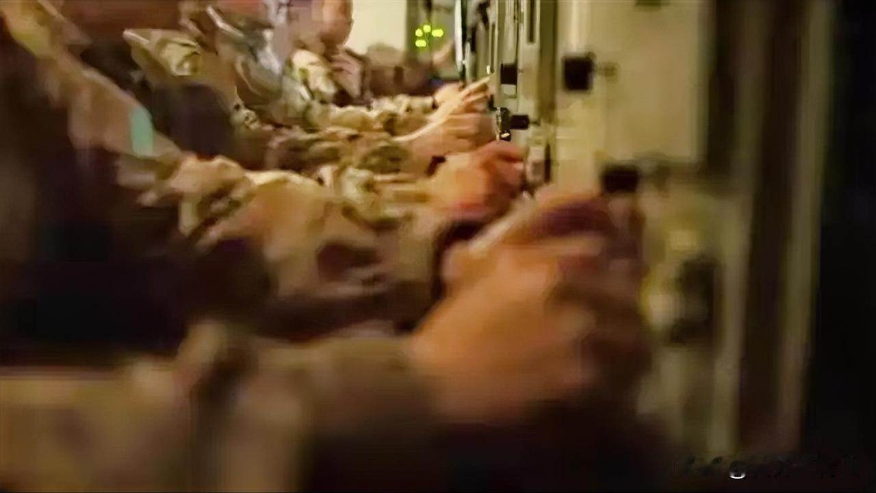 东部沿海阵地，导弹全时竖立，今晚，刚刚也已经通电话
连日来，东部战区沿海一线紧张