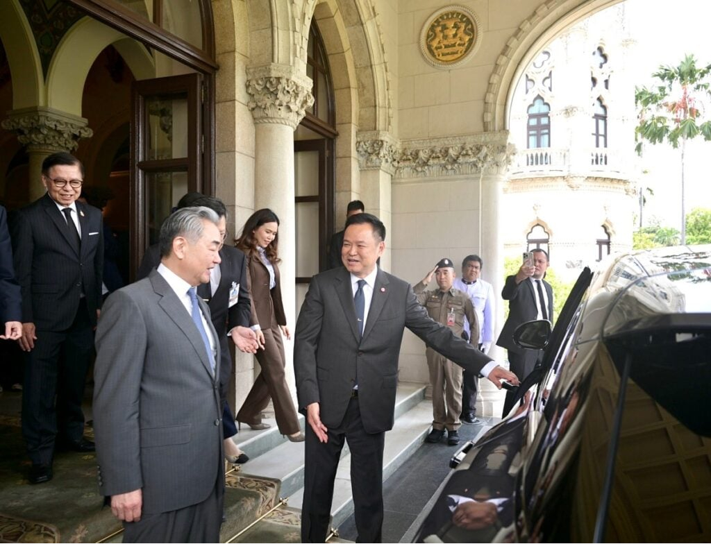 总理座驾绿色出行，比亚迪的海外“神话”还在继续刚刚刷到一条新闻，挺感慨的。泰国总