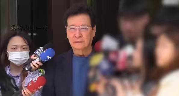 赵少康今天上午在接受媒体采访时，他说民进党应该主动放弃“台独党纲”，台湾买再多的