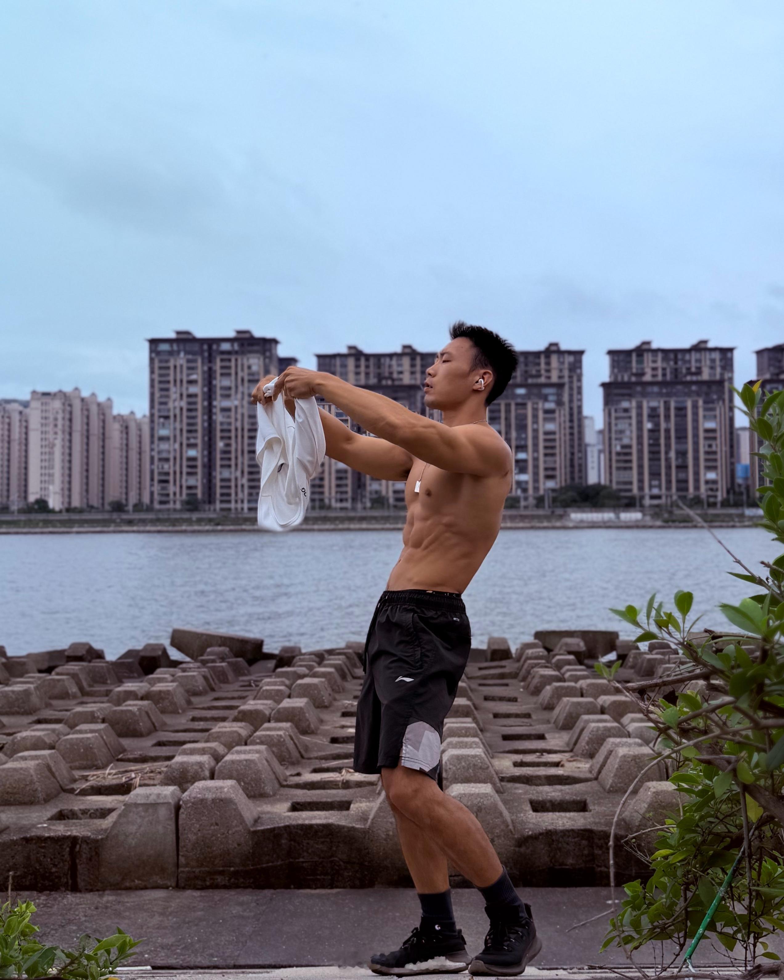 逢人不说人间事，便是人间无事人自然风光