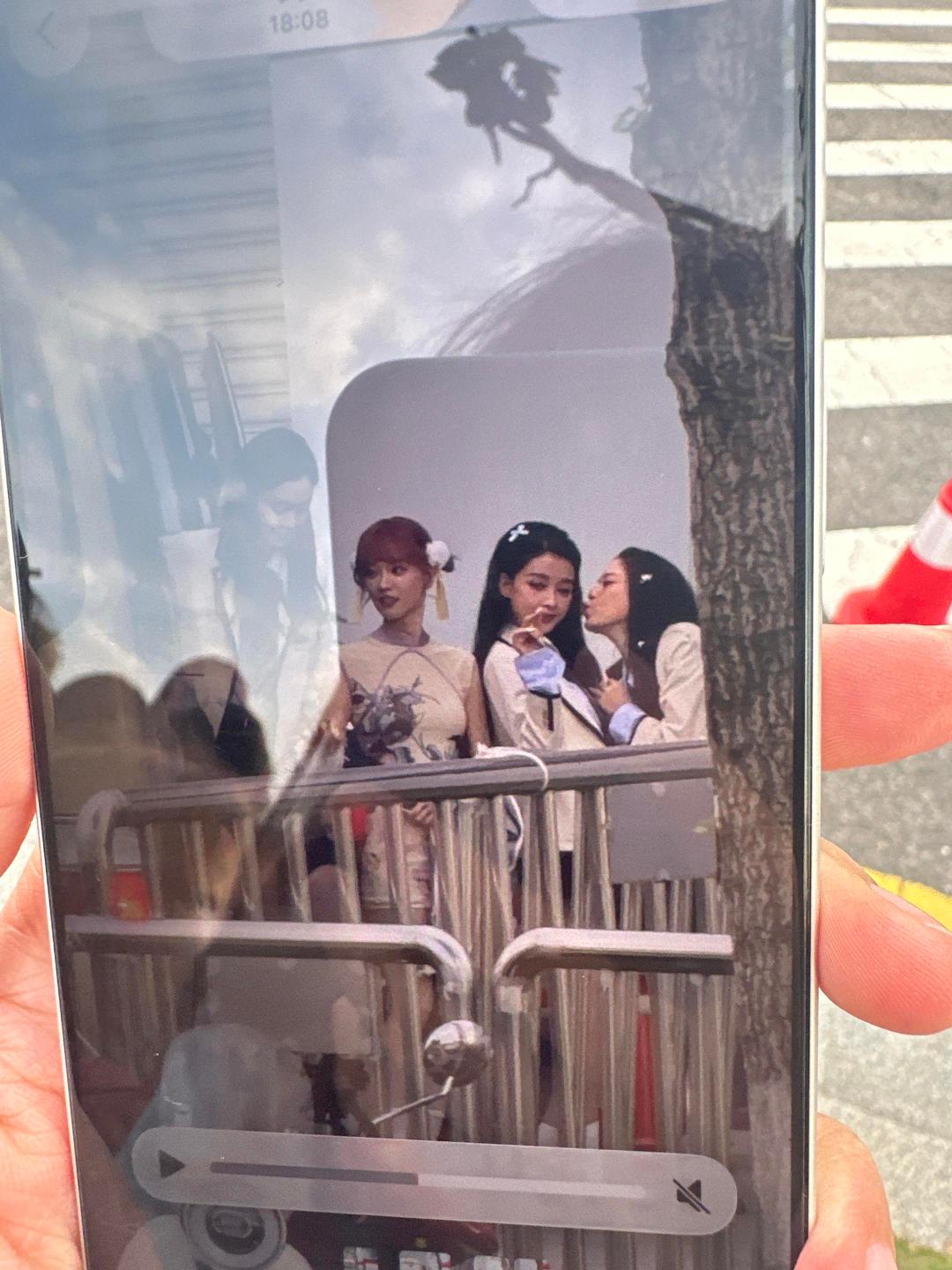 江语晨孙怡亲了黄灿灿看到孙怡江语晨亲亲的反应江语晨亲完叶一茜亲孙怡，《亲亲》组今