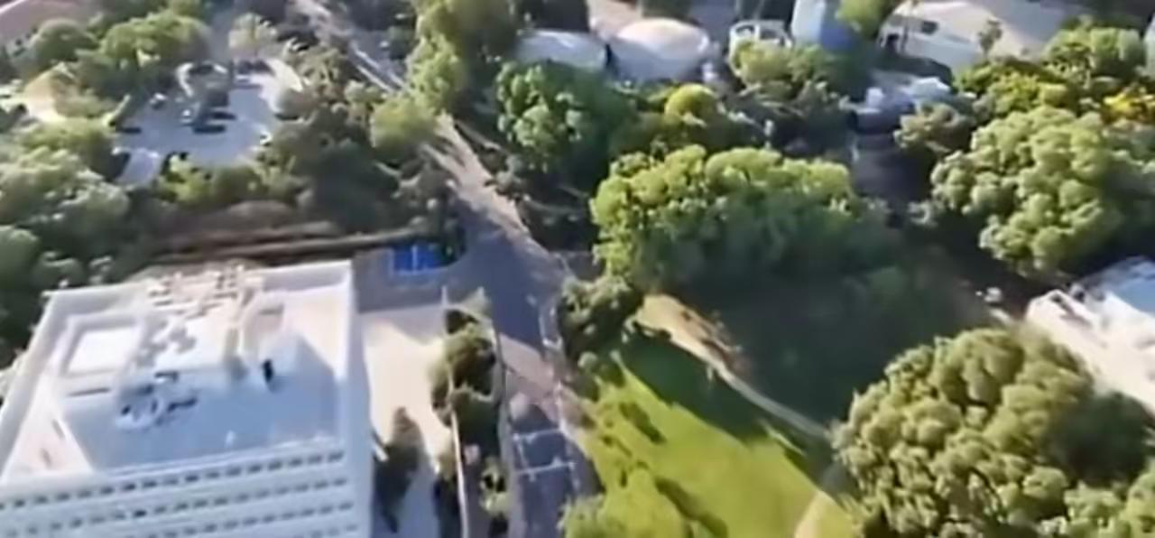 伊朗官方近日公布了一段视频：一架无人机如隐形刺客般悄然飞越特拉维夫上空，镜头清晰