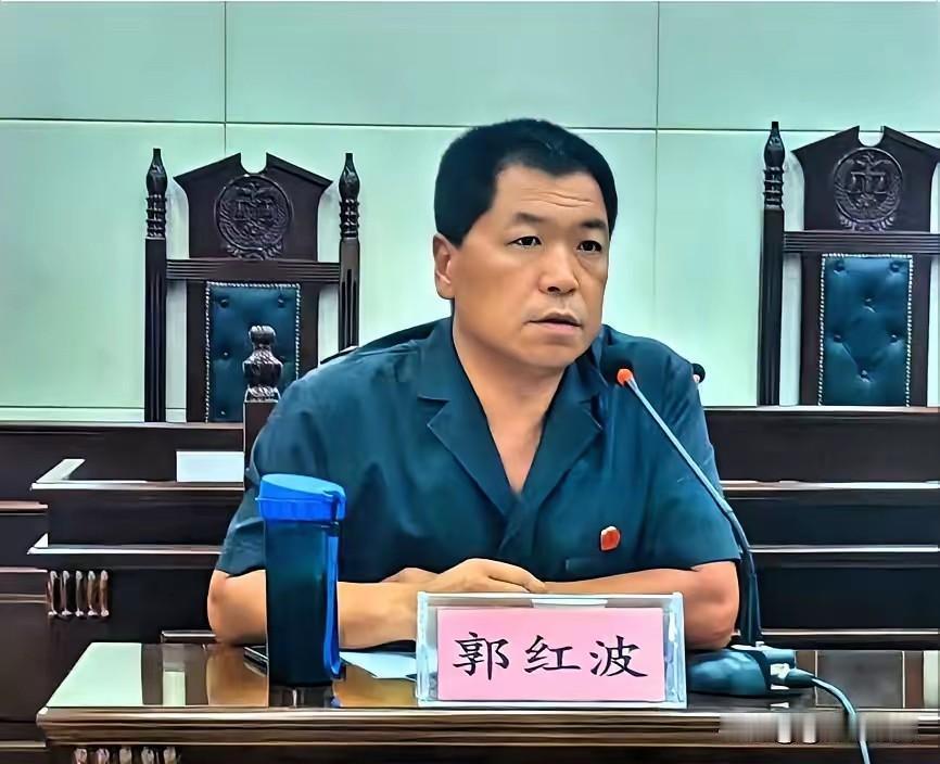 “你长得漂亮，我们院长挺爱你的！你把握好！”“我这人缺钱，多送点，不送就不理你了