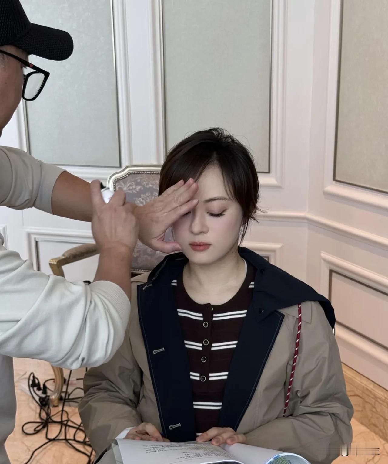 很喜欢孙俪对生活的态度，就自己干自己的事那种淡然非常好，之前有个视频她助理拿着烤