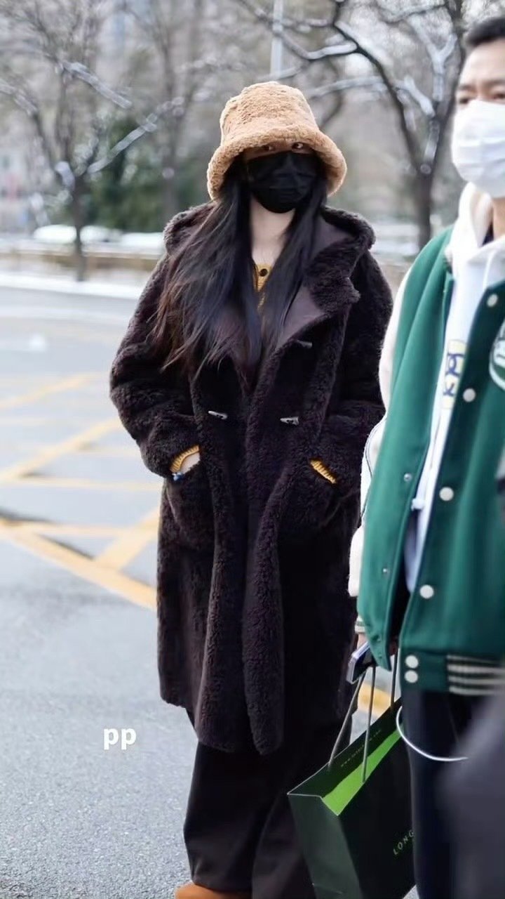 王楚然央视春晚彩排上班路透王楚然参加春晚彩排 王楚然央视春晚彩排上班路透，期待王