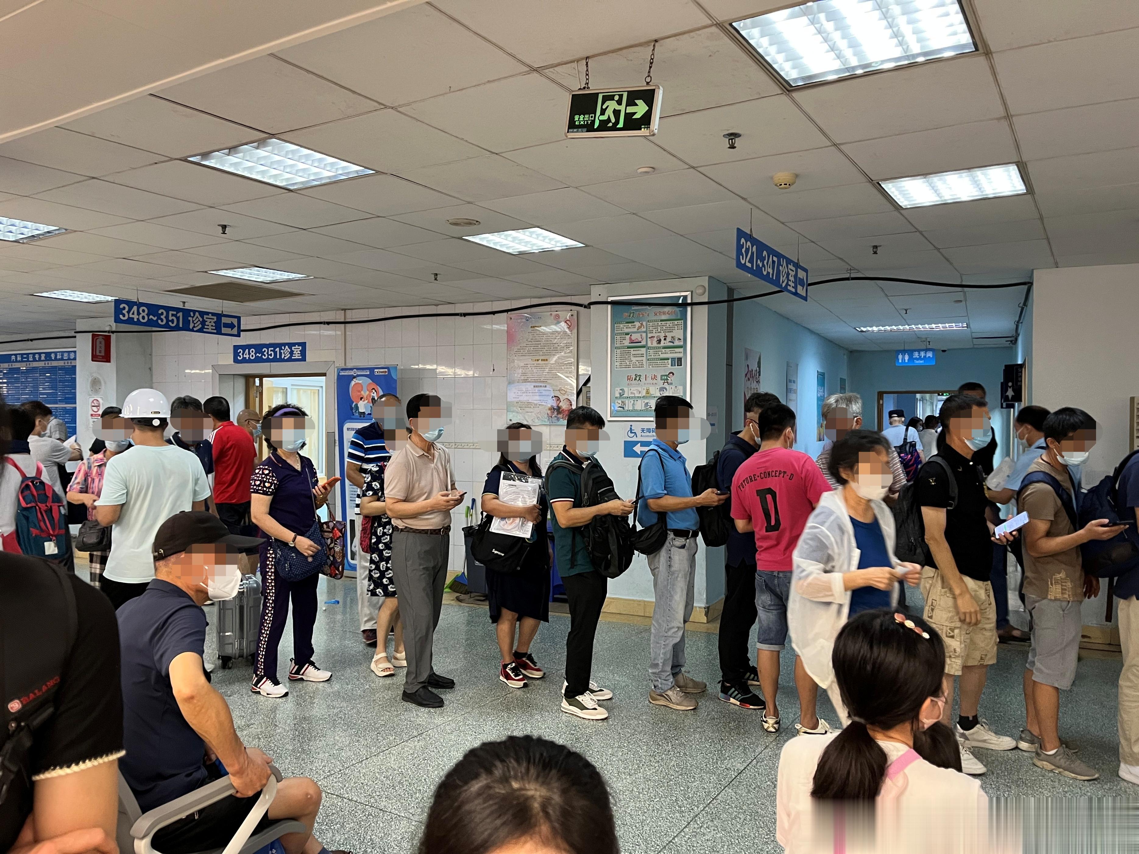 上周五出门诊看了120位病人，还做了2台肺移植手术，想着记录一下，便发了个朋友圈