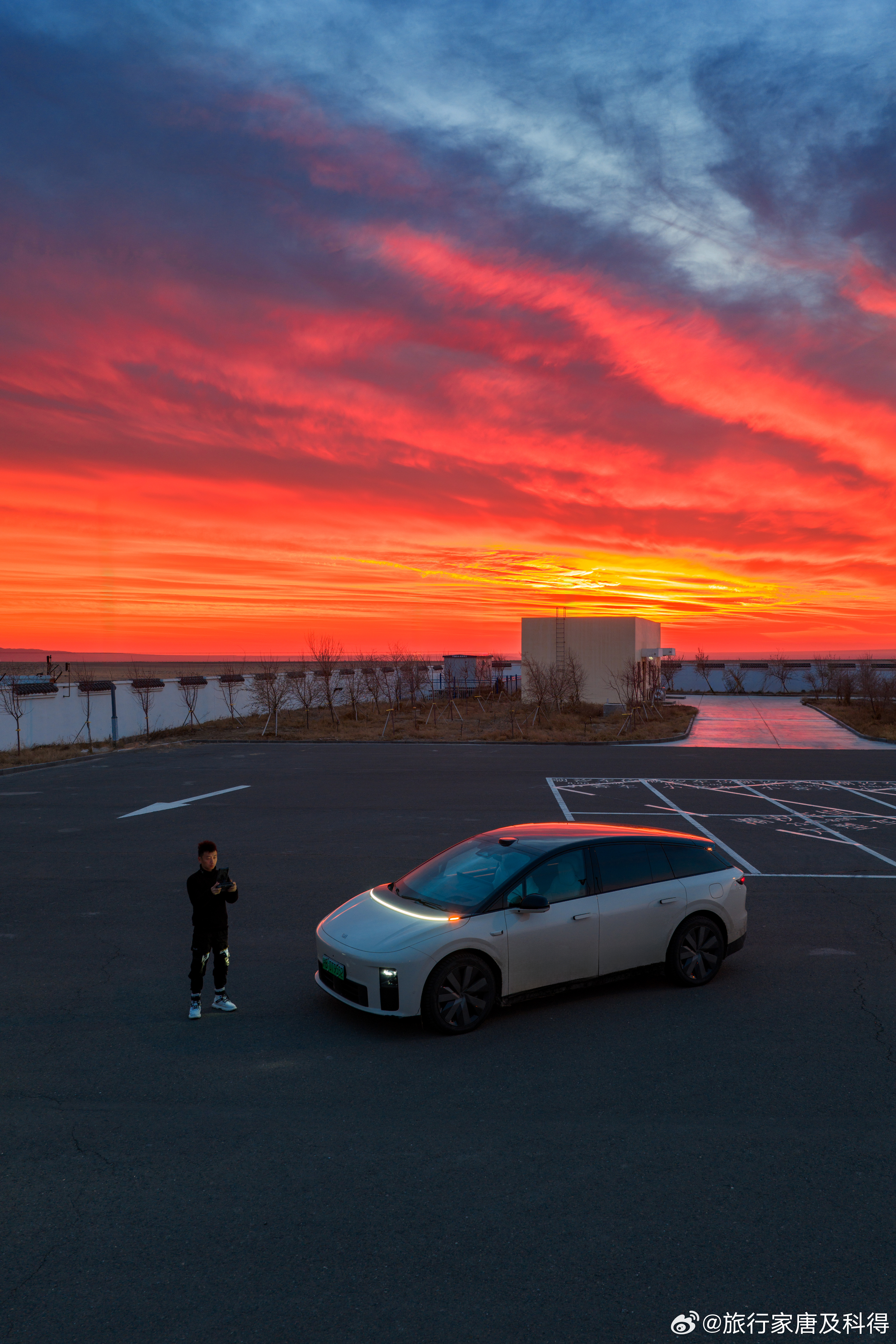 自驾阿勒泰，在阿乌高速的吉力湖畔，偶遇了一场史诗级晚霞，激动坏了理想i6理想汽车