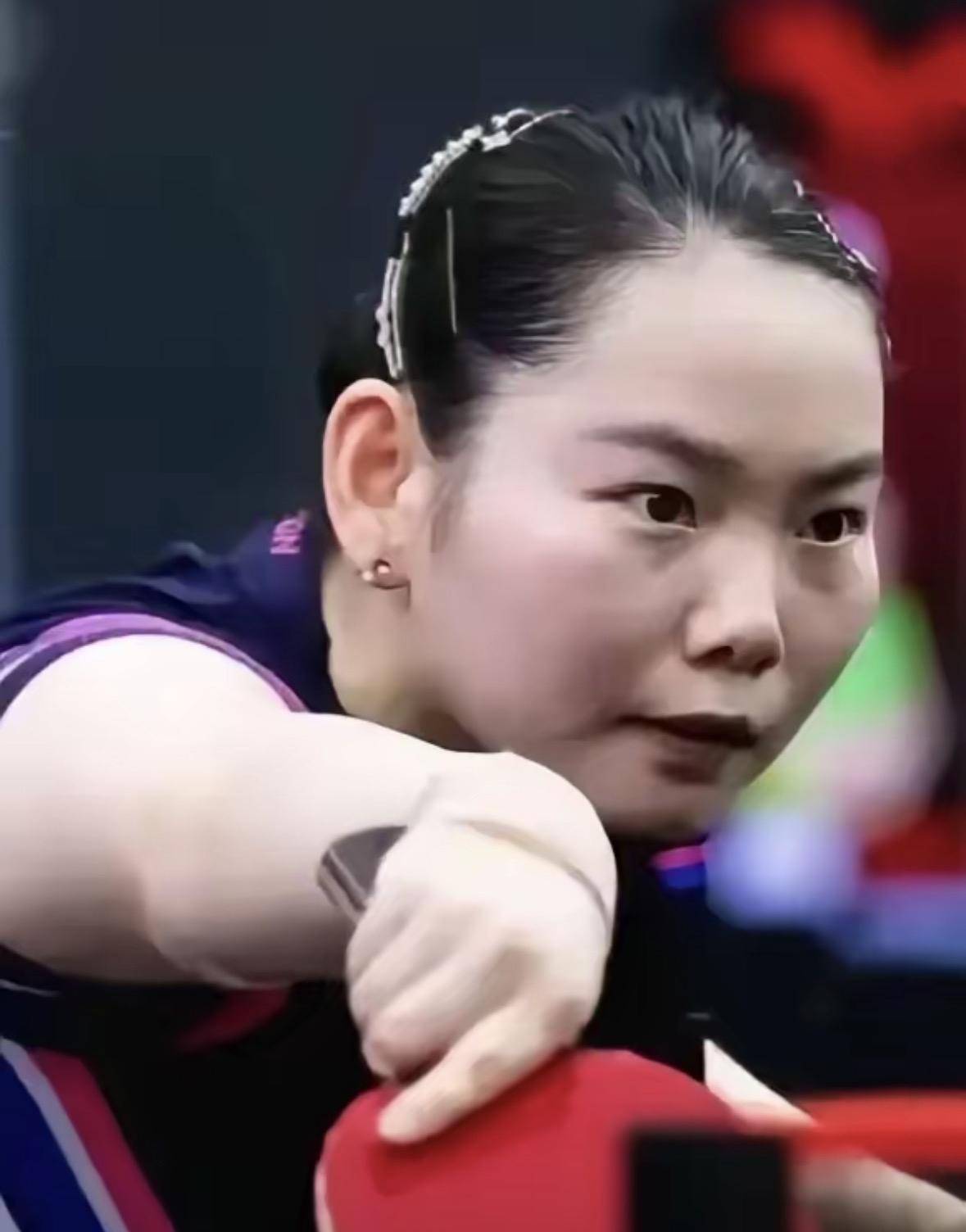 终于知道，何卓佳为什么会坚持留在陪练小组，而其他陪练都选择离开？

何卓佳最先和