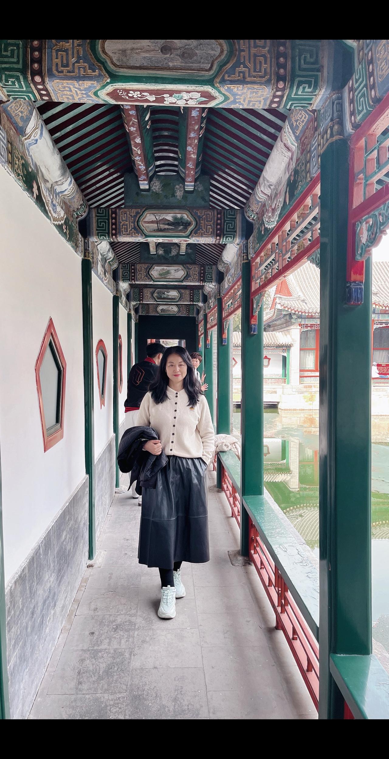 五十岁后朋友圈还经常玩得在一起的，必须满足3个条件：①有一定的经济基础，大家都不