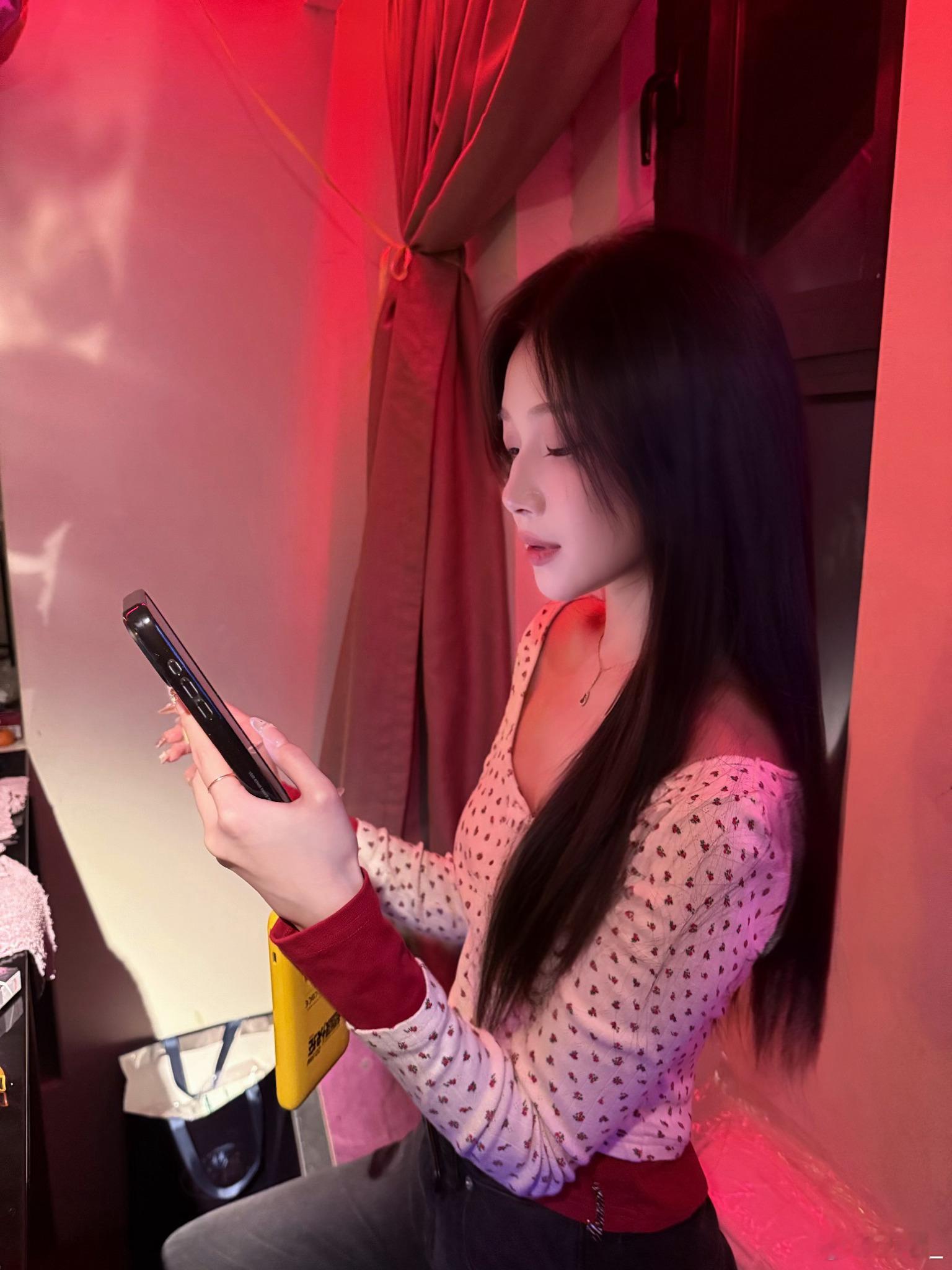 你必须每天都夸我可爱要接受我的无理取闹我的素颜我的暴脾气烂性格还有我这张永远说不