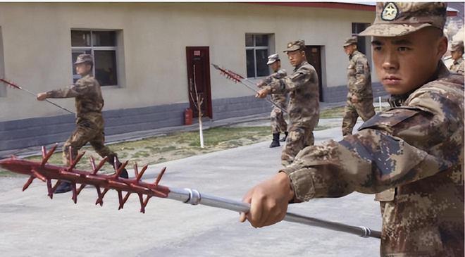 俄罗斯打出了一战水平，美利坚打出了二战水平，中国干脆回到了隋唐演义，三缺一？印度