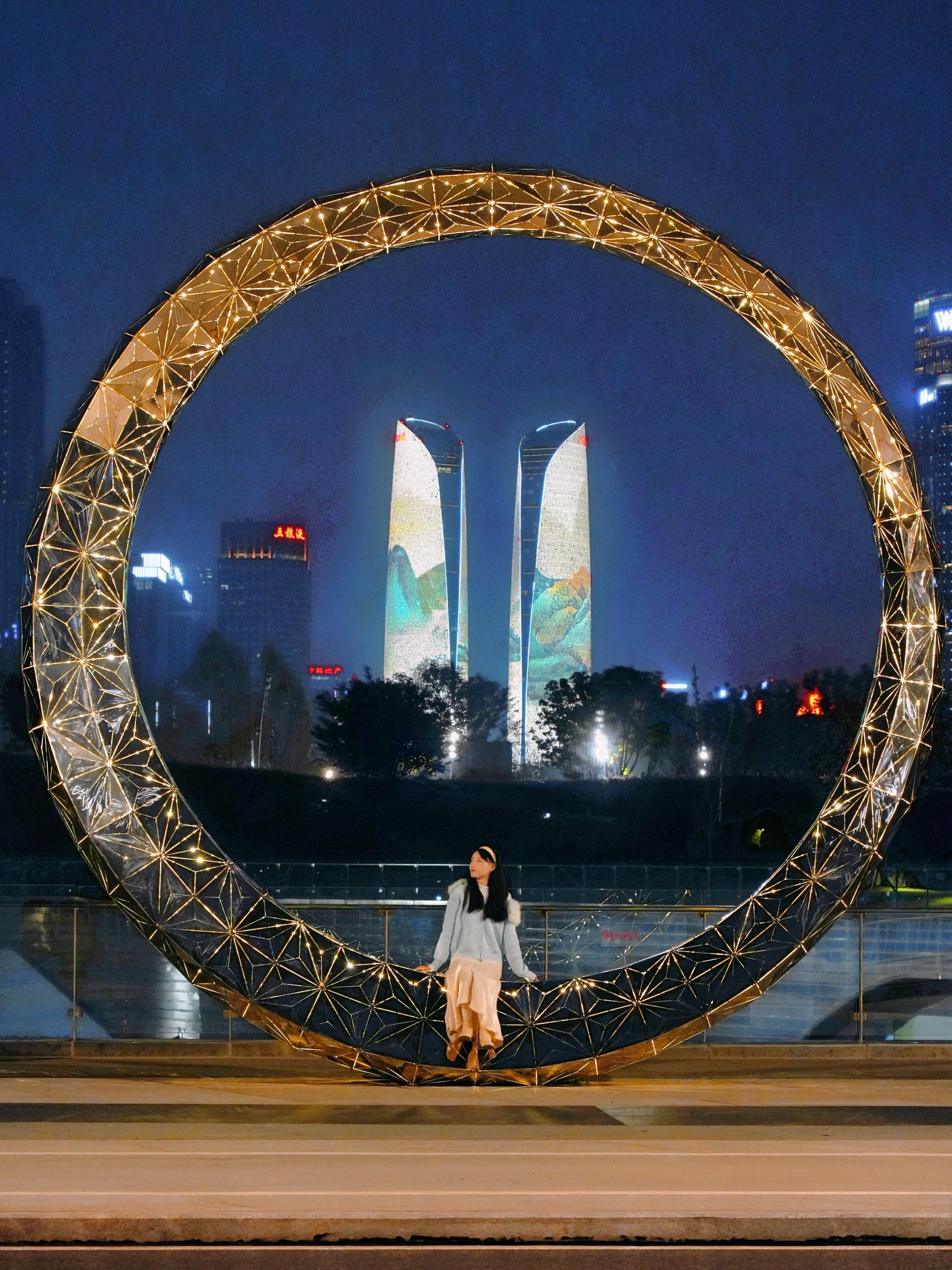 每个来成都的朋友都会被我带来这里… 比起成都春熙路、太古里的人潮 我更...