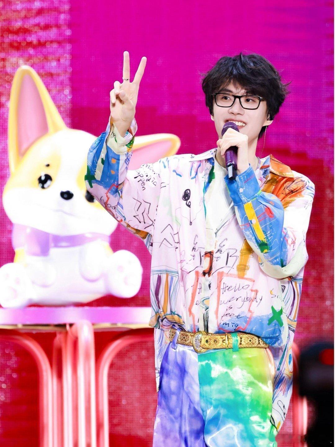 许嵩的权威我后知后觉岁月从不会埋没许嵩的作品，每隔一段时间就有单曲翻红出圈，古典