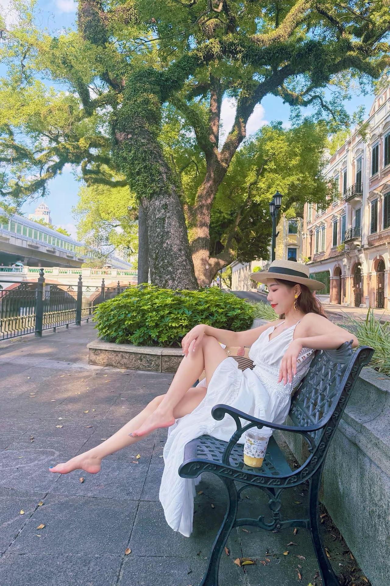所有人都想看你摔倒 这才是人性底色 嫉妒和不平衡是人性 嫌你穷怕你富 才是人性的