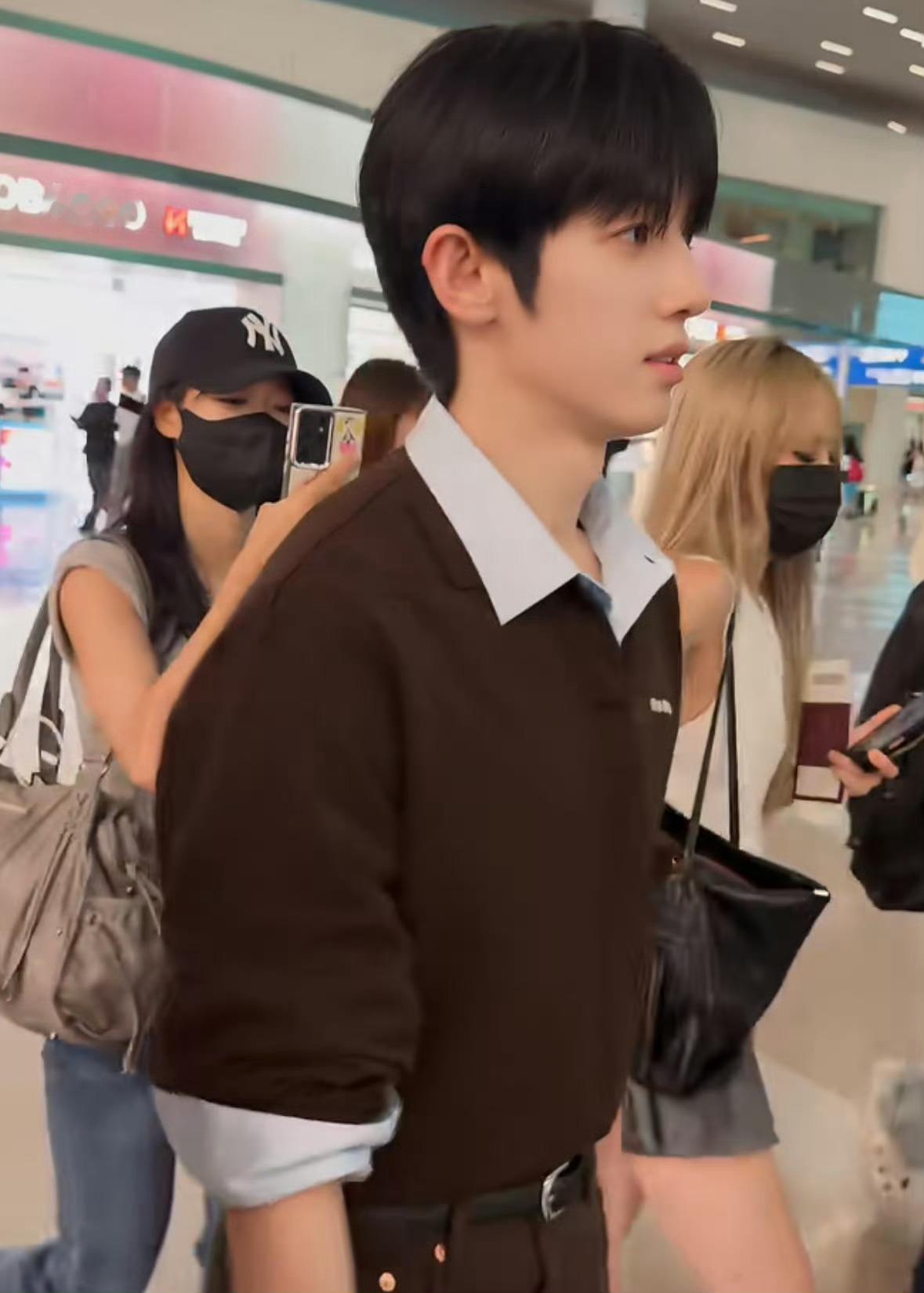 有如此权威的软萌脸出现在我欧巴脸上 ​​​