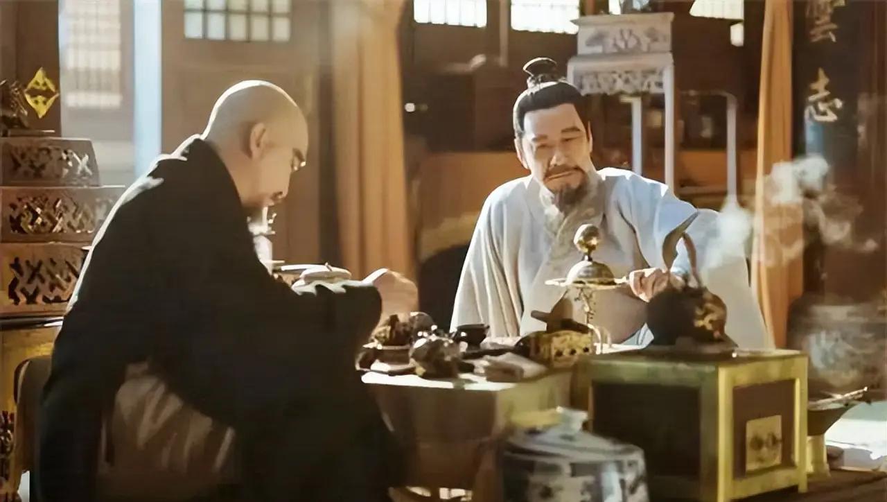 1424年，朱棣将姚广孝的遗书，递给孙子朱瞻基。

他打开一看，吓得目瞪口呆。