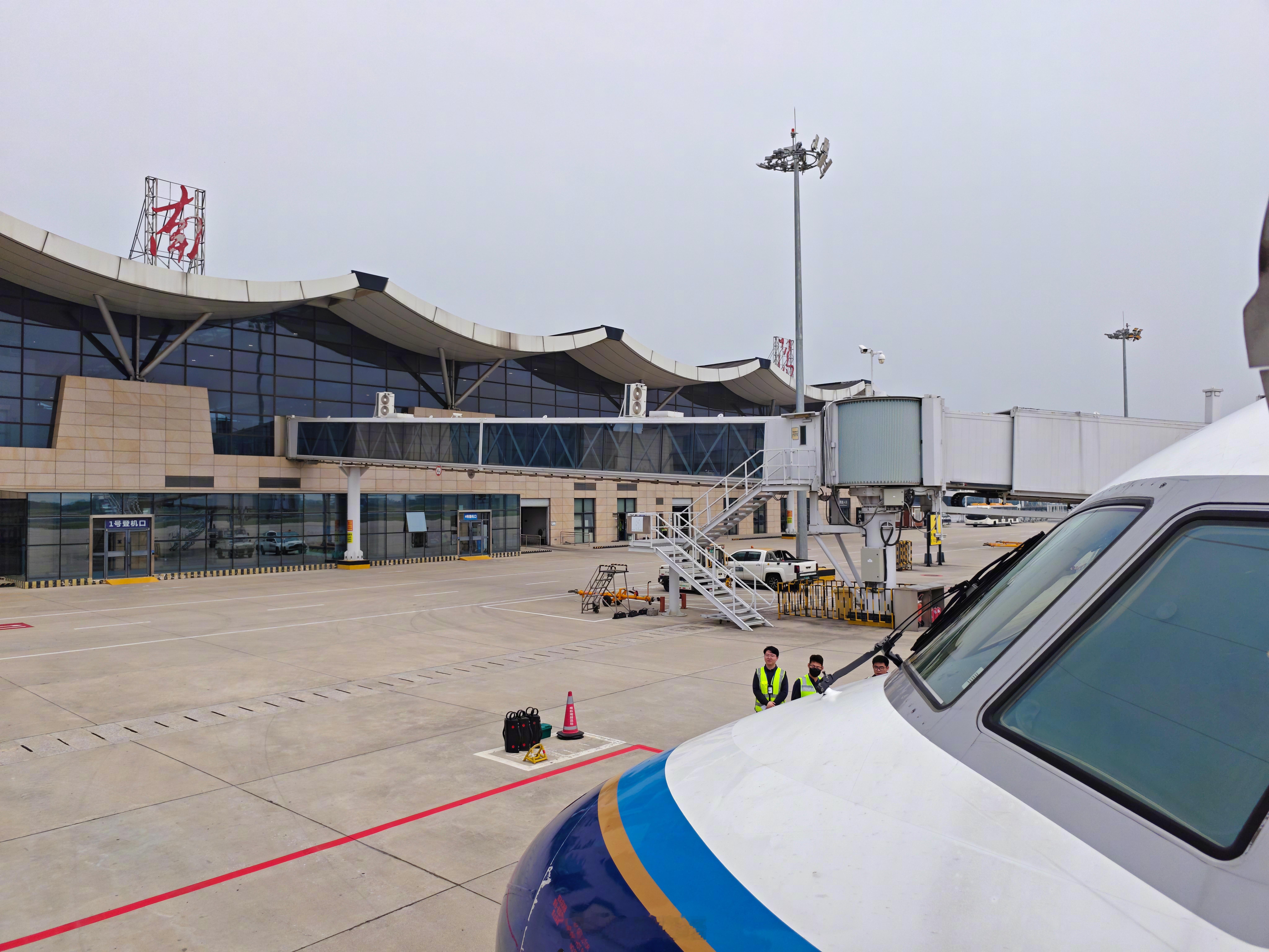 今天在南阳机场解锁了一些全新体验，因缺思厅有机场的航空公司还是太全面了点。 