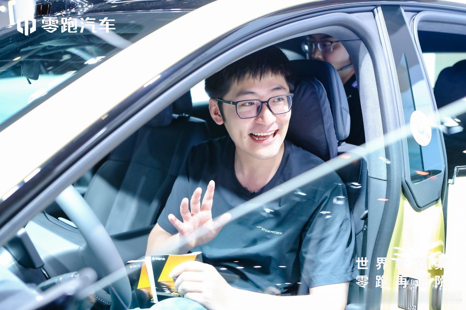 当潘天鸿Tim“入职”零跑，担任零跑Lafa5 Ultra一日主理人他的行程，含