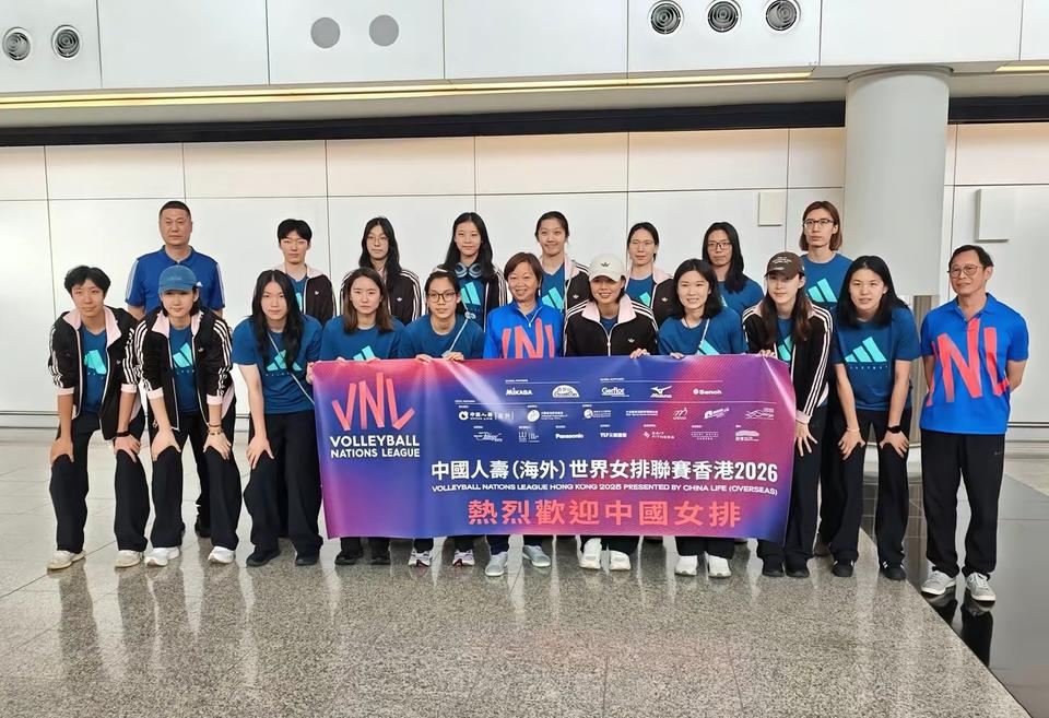 中国女排与香港球迷互动，当地球迷要女排姑娘千万别受伤

中国女排一行16人已于今