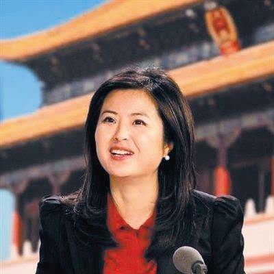 42岁的“央视名嘴”张泉灵，悄悄瞒着年过六旬的丈夫，拿着一百四十七万积蓄赶往上海